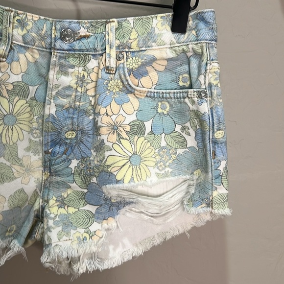 We The Free People Shorts Jean Distressed Flower Floral Loving Good Vibrations - Picture 3 of 10